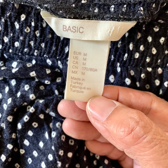 H&M Lounge Pants in Navy Pattern - Picture 2 of 3